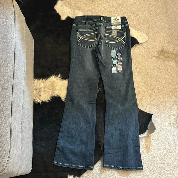NWT Ariat bootcut Jeans 28s - Picture 1 of 4
